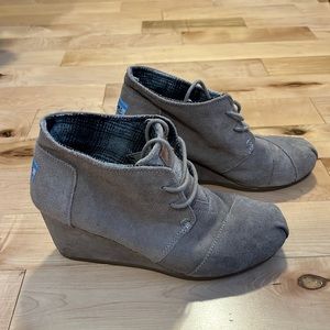 Toms wedge booties size 7